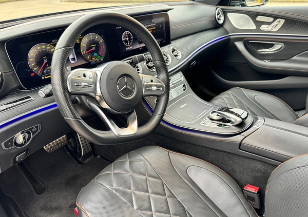 Mercedes-Benz CLS cena 300000 przebieg: 105700, rok produkcji 2018 z Góra małe 154